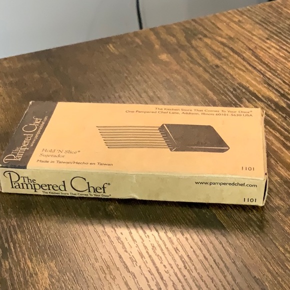 New Pampered Chef Hold 'N Slice Slicer - Picture 3 of 5